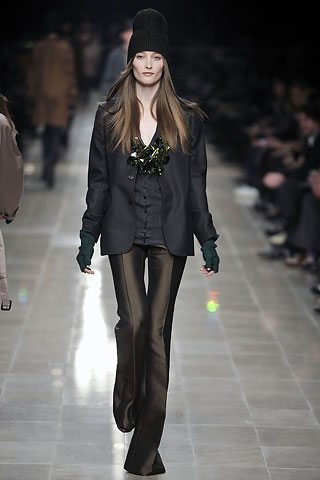 Look abrigado con pantalón y chaqueta