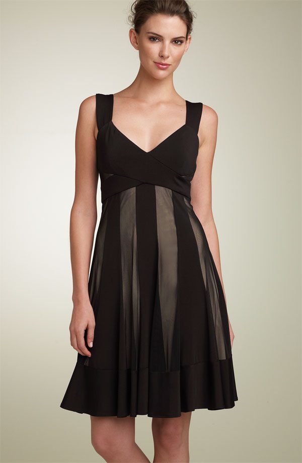 Vestido de tirantes anchos y falda línea "A", especial para una figura de hombros anchos
