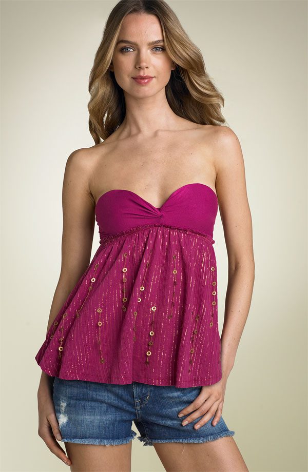 Blusa strapless -sin tirantes- de Free People un tipo de ropa para lucir más curvilinea