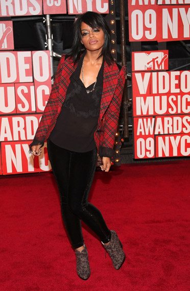 Fefe Dobson en la alfombra roja de los MTV VMA 2009