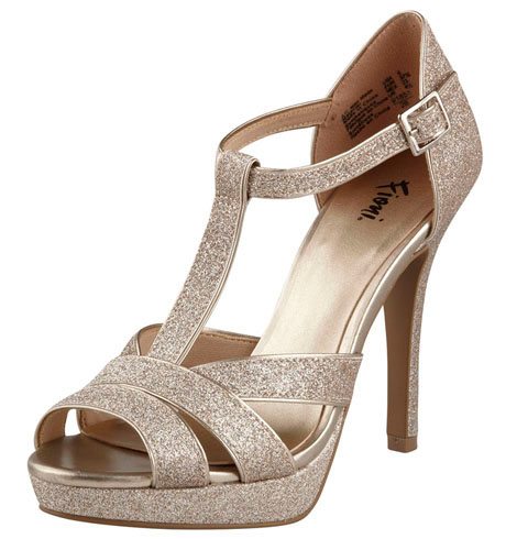 sandalias-doradas-y-con-brillo-de-payless-tendencia-de-temporada-ideal-para-looks-de-fiesta-ideas-en-el-blog-ABRIL-Moda