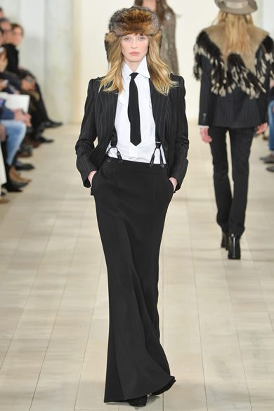 Combinación de blanco y negro en un look con aire masculino