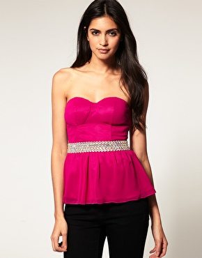 Blusas o "tops" sin tirantes o "strapless"