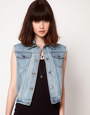 Chalecos de mezclilla en la marca Asos