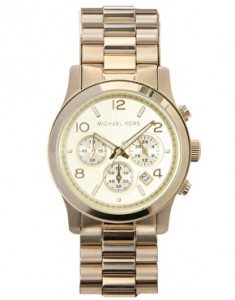 Reloj dorado estilo boyfriend marca Michael Kors